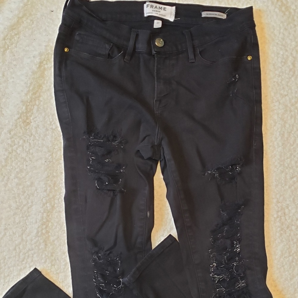 Frame Black Distressed Le Skinny de Jeanne Size 27